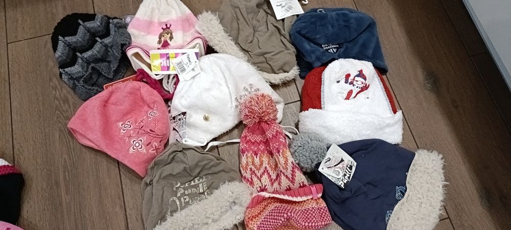 Czapki dziecięce zestaw 100 szt nowe