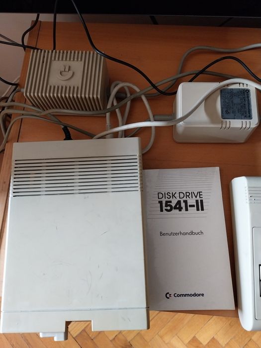 Commodore C64 + 1541-II i dodatki