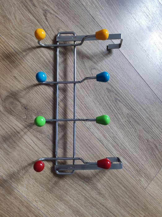 Prateleira para arrumar latas de conserva/3 cestos/1 cabide para porta