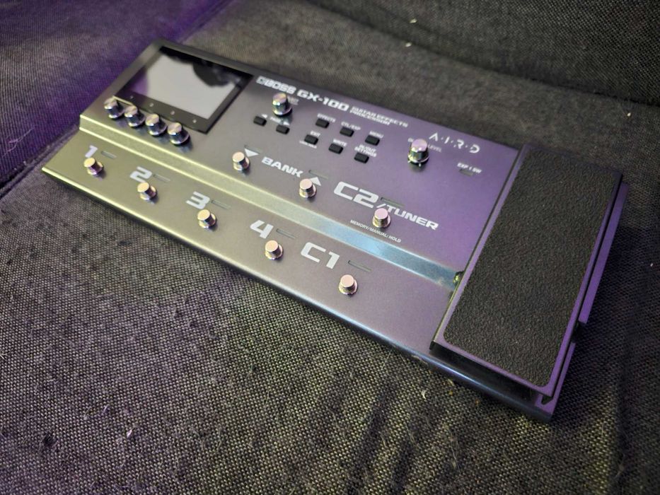 Multiefekt do gitary BOSS GX100