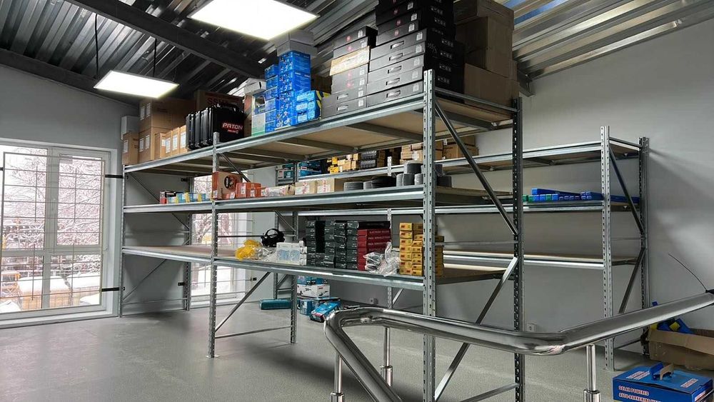 Стелажі металеві підсилені з полицями. Збірно розбірні. Для шин, коліс