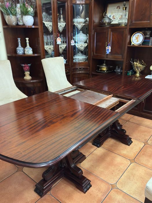 Mesa de jantar - madeira maciça