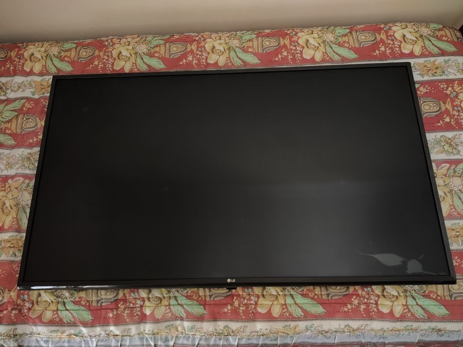 LG - 49UJ630V - Ecrã Danificado