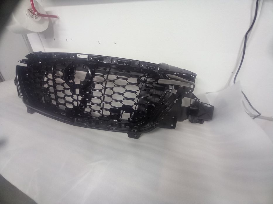 Mazda cx60 grill przedni z jedna listwą czarna
