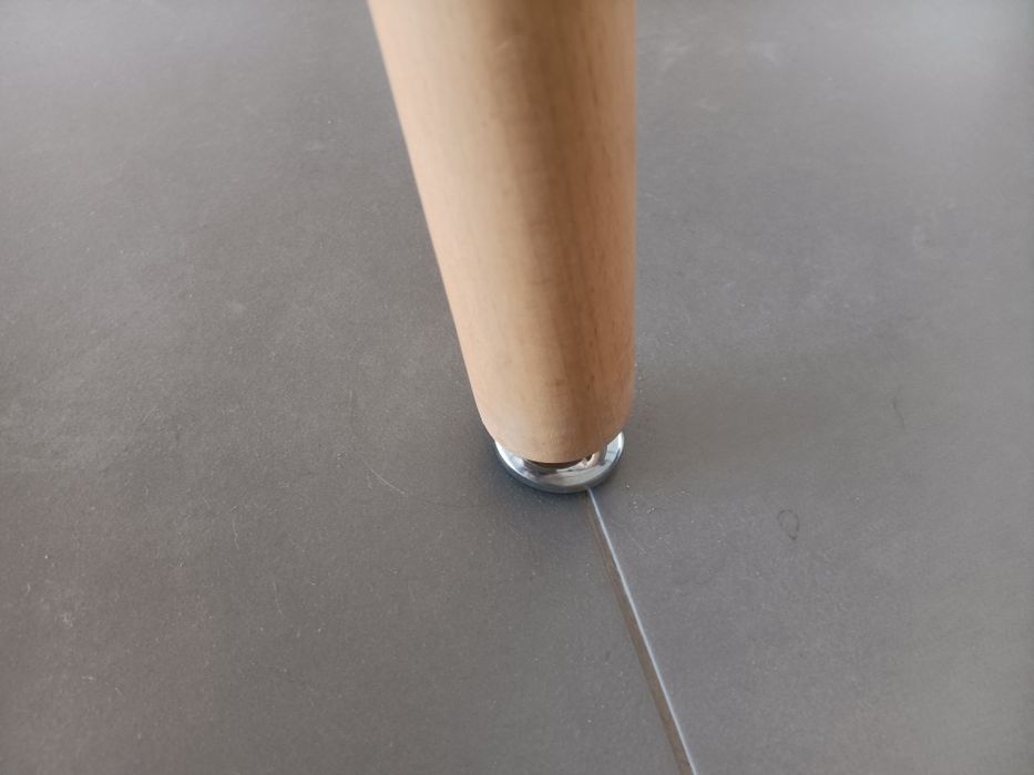 Mesa tampo lacado branco e pés em madeira faia