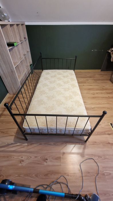 Sprzedam łóżko młodzieżowe z materacem