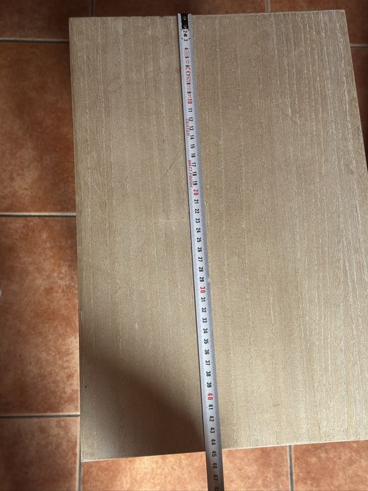 Mesa de cabeceira com gaveta