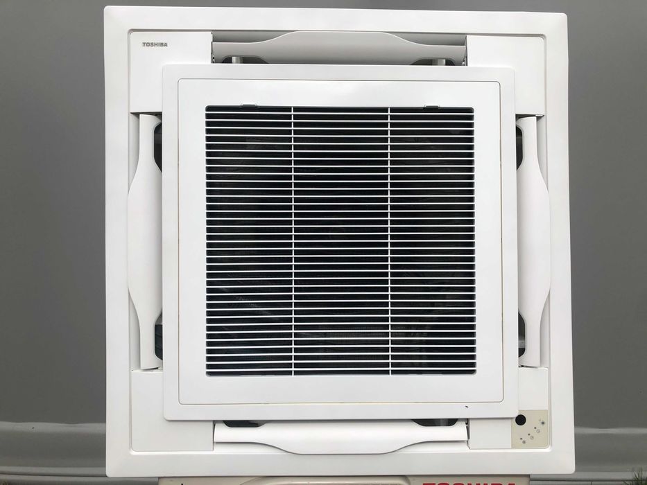 Кондиционер инвертор кассетный TOSHIBA RAV-SM804UTP-E б/у до 80 м2