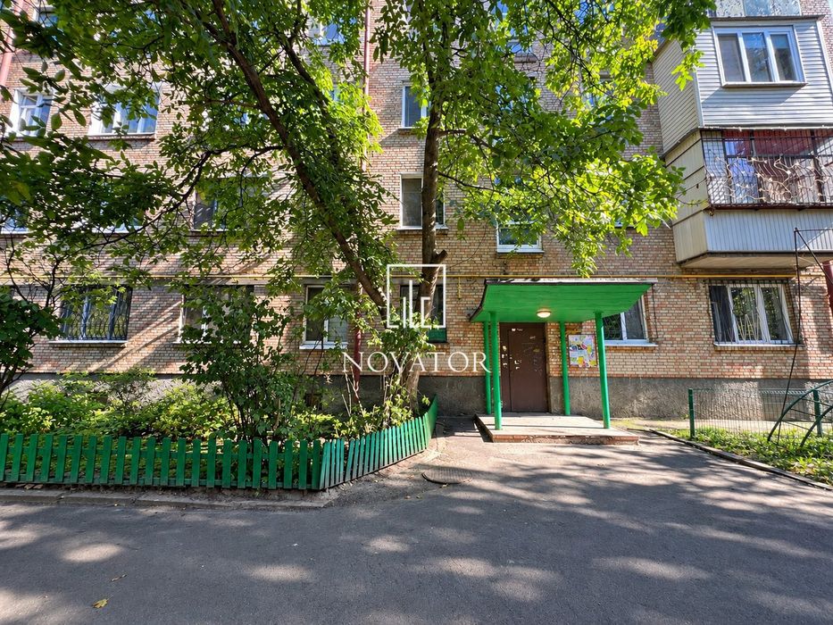 Продам 2-Кімнатну квартиру з доглянутим ремонтом,Київ,10хв до м.Берестейська,централізоване опалення,поруч парк Нивки,в будинку є Укриття, Без Комісії