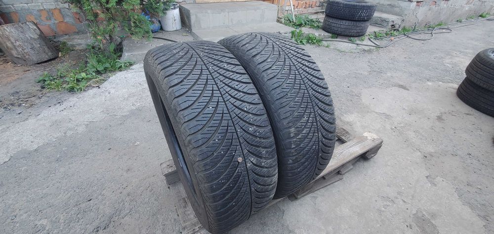 Всесезонні шини 215 55 R17 GoodYear Vector 4S France 2019рік