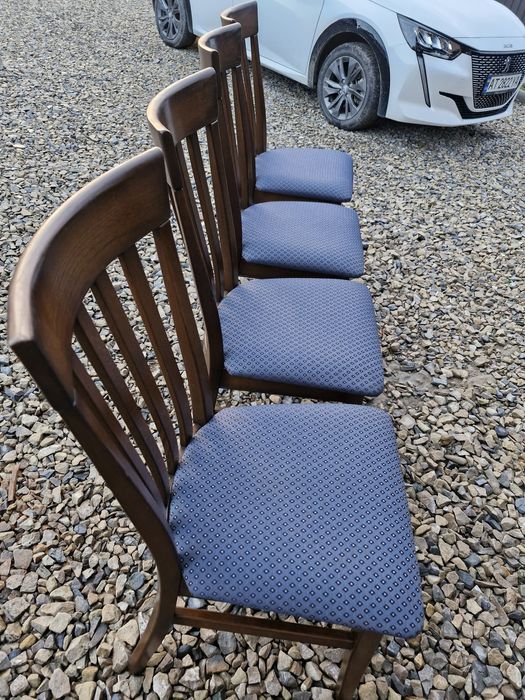 Стільці дубові .