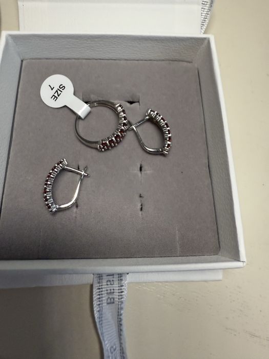 Ювелирные изделия с гранатами