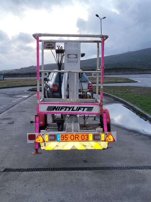 Plataforma elevatória rebocável Barquinha