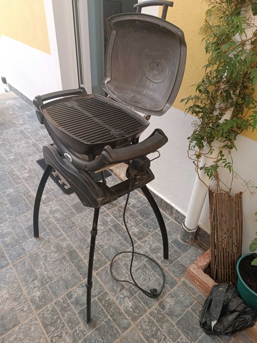 Grelhador elétrico Weber Q 1400 com pouco uso