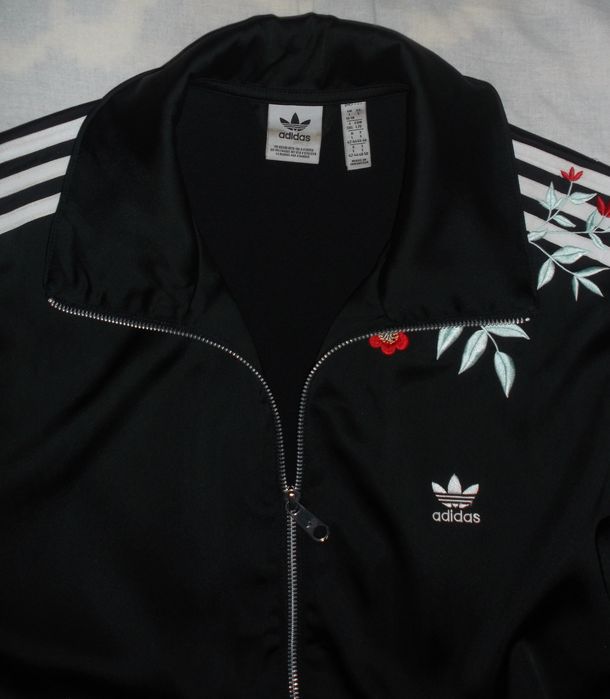 Лімітована adidas олімпійка оверсайз з вишивкою квітів