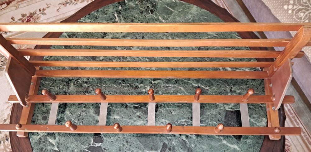 великий класний вішак в коридор