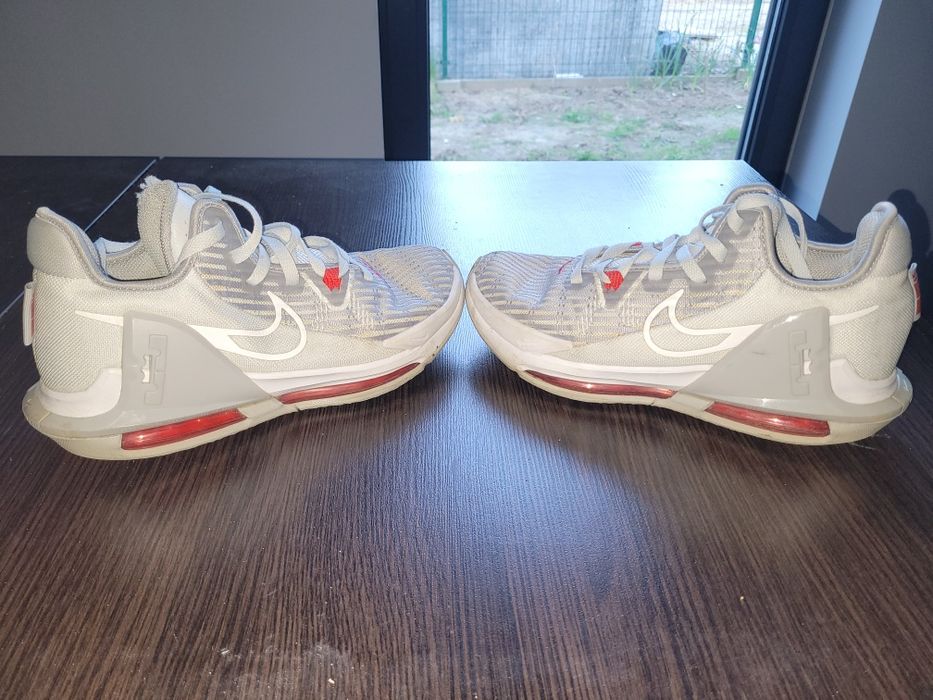 Buty Nike LeBron Witness