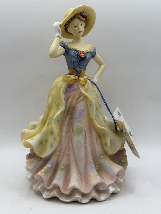 Figurka Alice The Leonardo Collection z kapeluszem