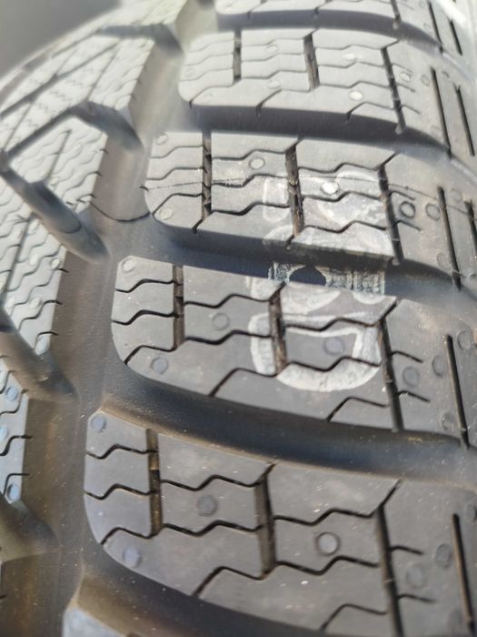 A818#Sprzedam opony NOWE Zimowe 205/55/17" Pirelli