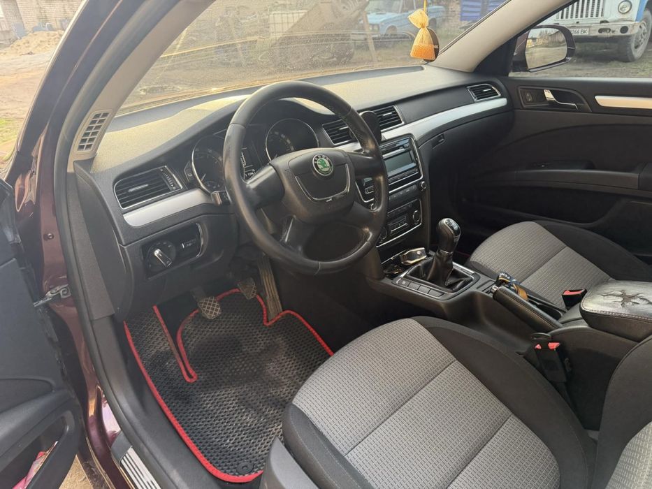 Skoda super b 2011р