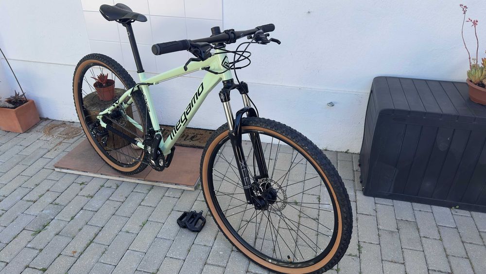 BTT Bicicleta Megano Sport DX3 - Tamanho M (Nova)