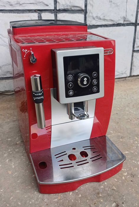 Кавомашина кавоварка DeLonghi ECAM 23.427 R Capuchino червона вживана