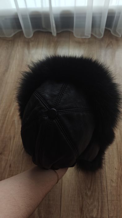 Жіноча хутряна шапка ушанка