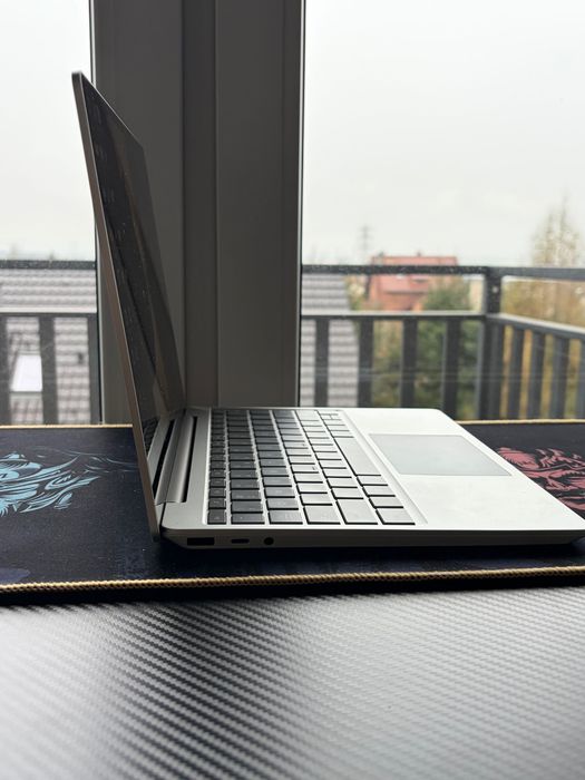 Surface laptop go2