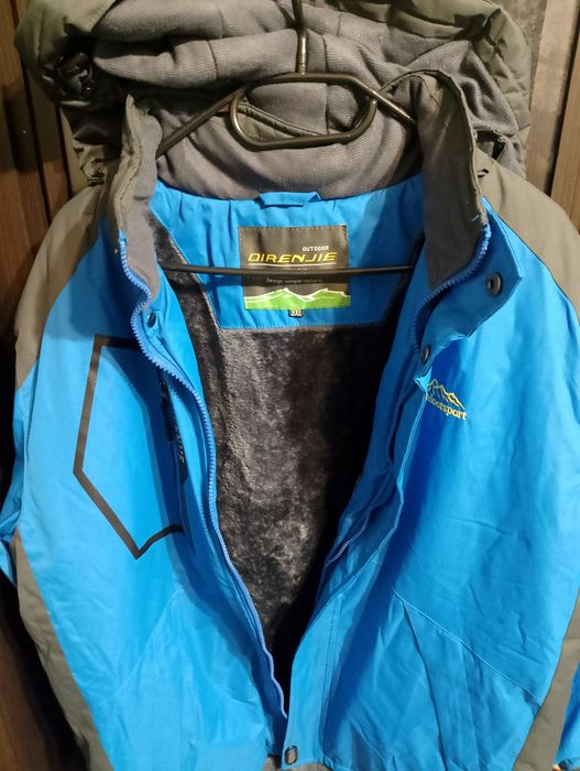 Kurtka sportowa męsko ocieplana z kapturem długość 75 szerokość 118