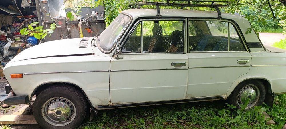 Автомобіль ваз 2106