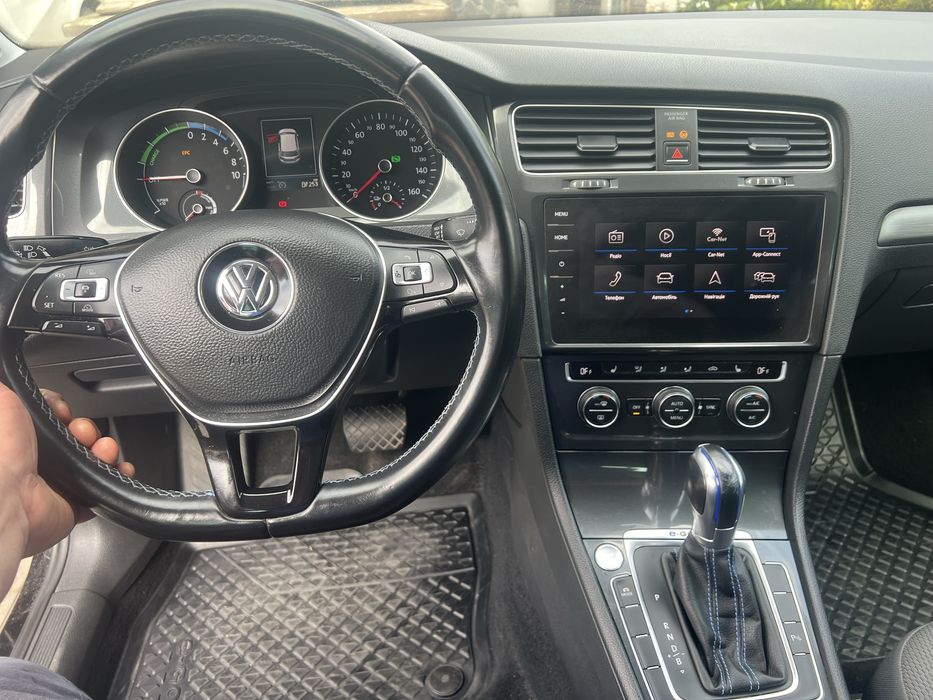 Volkswagen e-Golf електро 2018 36 квт