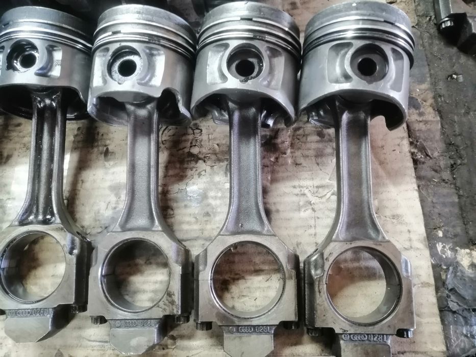 Коленвал Шатуни поршня Volkswagen Passat B3 B4 Golf III 1.9D TD Т4 ABL