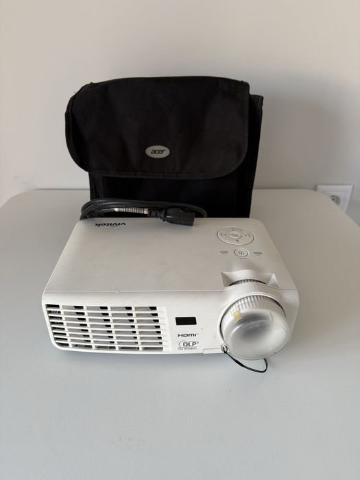 Projector Vivitek445412268667709441