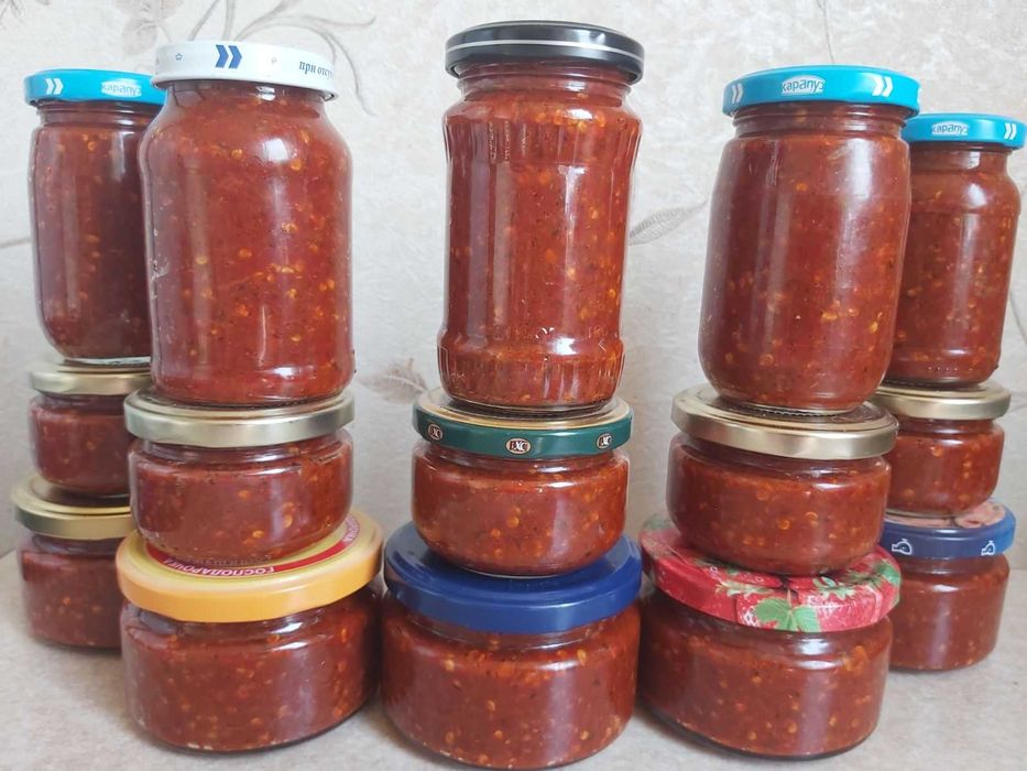 Аджика Кавказская из красных острых перцев 2025г, иная консервация