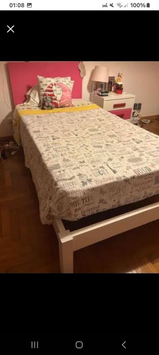 Cama de menina usada.