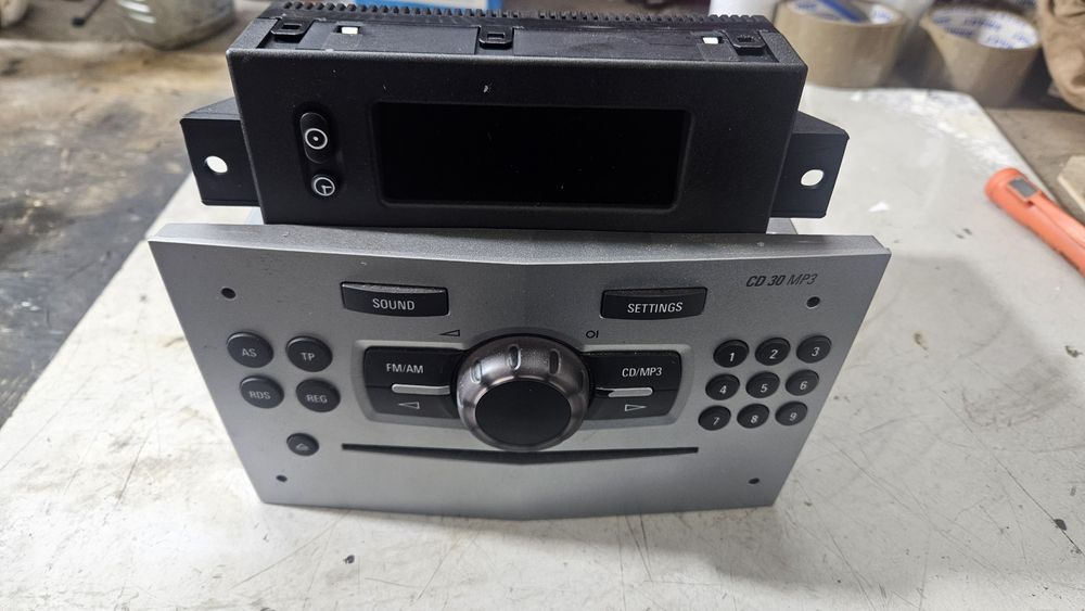 Radio CD30 mp3 opel corsa d Delphi Grundig