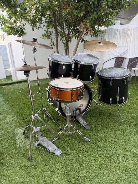 Bateria Tama RockStar 12,13,16,22 Pratos Sabian e Tarola SuperStar Hyperdrive