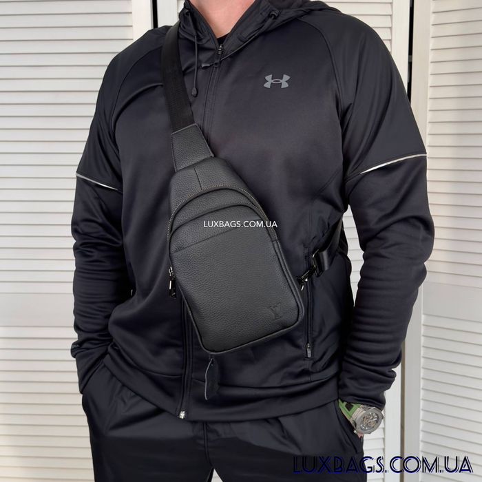 Чоловіча шкіряна нагрудна сумка слінг Louis Vuitton