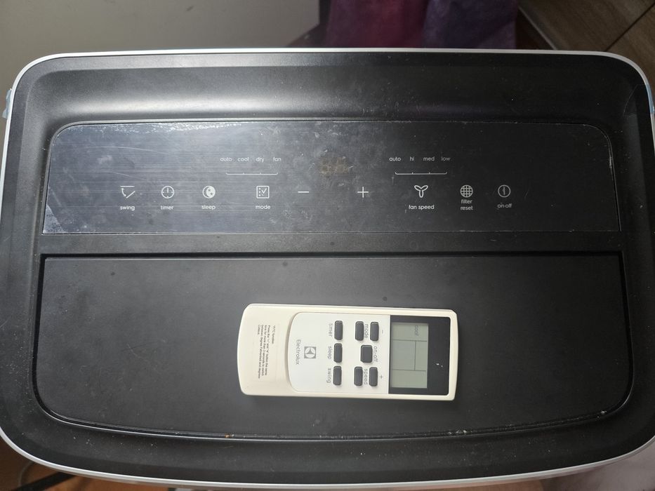 Electrolux ChillFlex Pro EXP26U338CW + оригінальний комплект на вікно