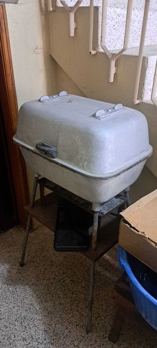 Vendo 2 fogareiros a carvão em bom estado, entrega a carga do comprador