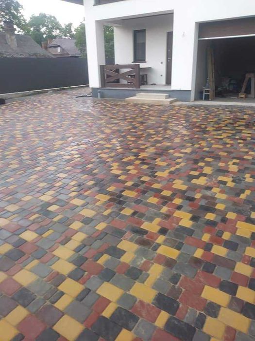 Продаж та Укладання Бруківки