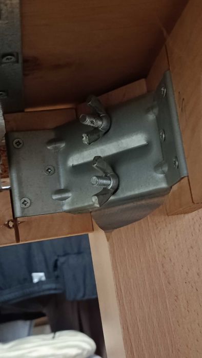 Stól rozsuwany 80 x 90 z możliwością powiększenia do 237 cm.