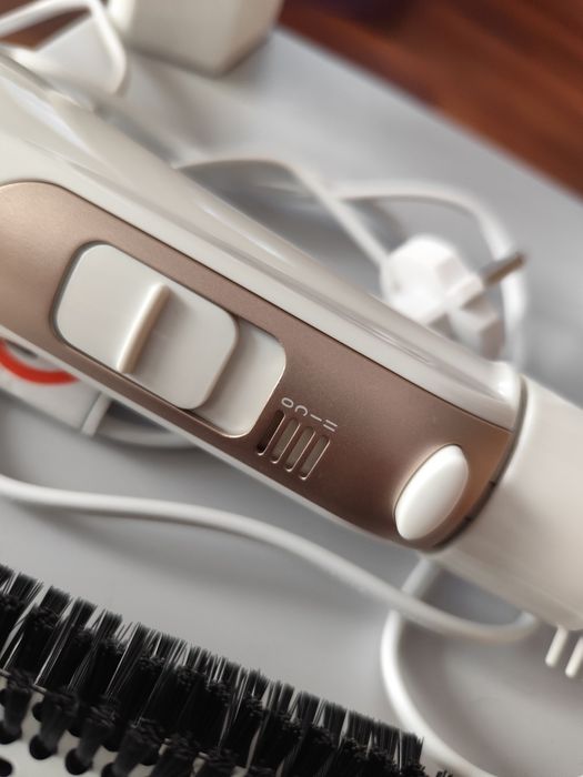 Suszarka do włosów modelująca