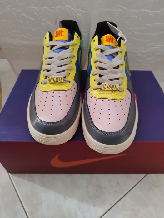 Sapatilhas Air Force 1 Low SP Undefeated Multi-Patent