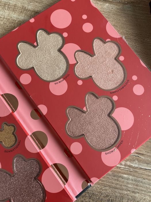 Nowa paleta cieni do powiek makeup revolution myszka minnie