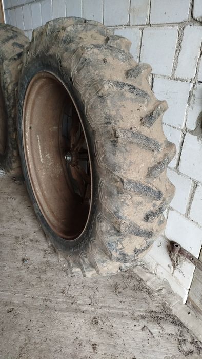 Opony 13.6 r 38. Cena za parę.