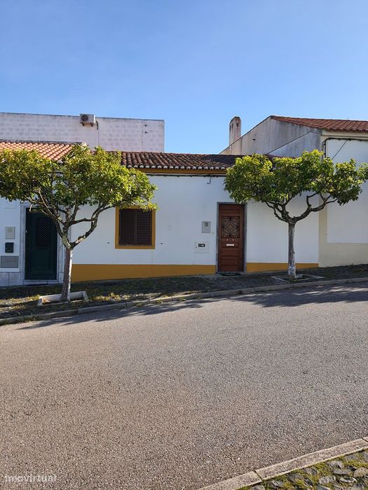 Moradia T3 em Beringel com Quintal e Parqueamento