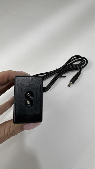 Зарядний пристрій для акумуляторів 16.8v 3A штекер 2.1, зарядное