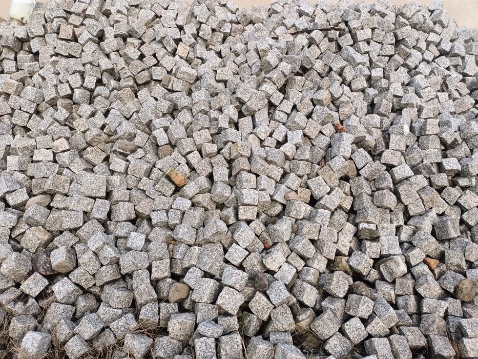 Granit kostka granitowa,stan bardzo dobry