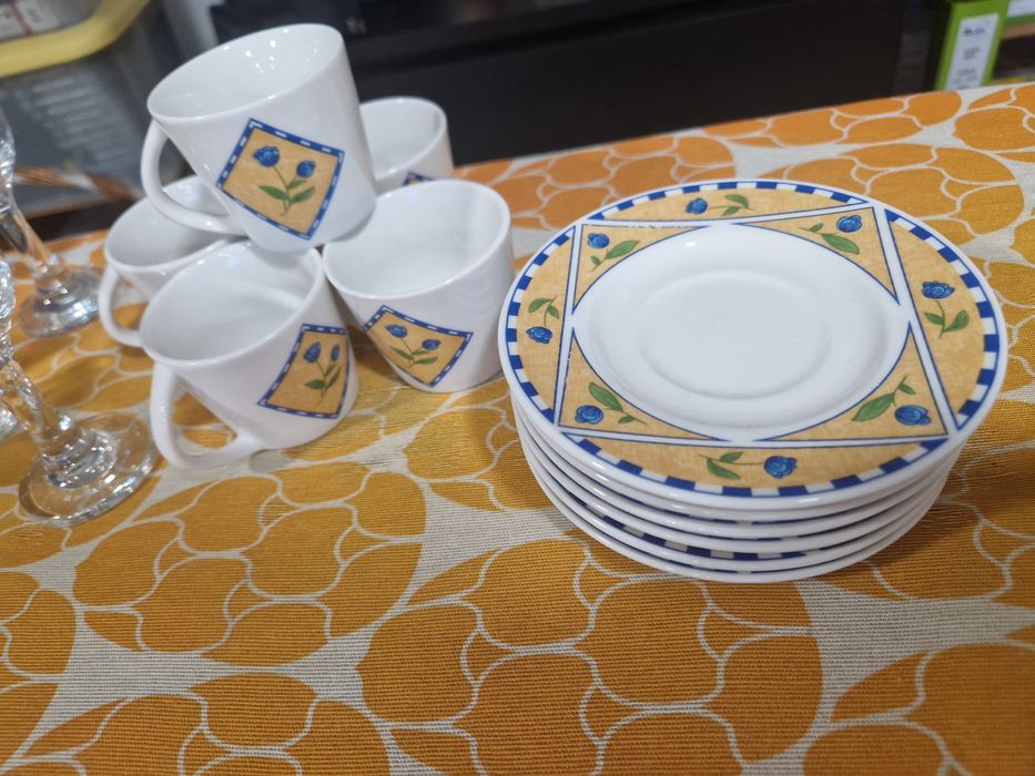 Conjunto chávenas café e cálices